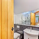4 Bed In Oc-83055
